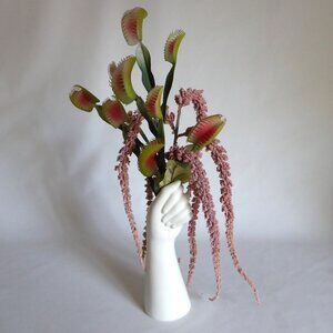GOTHIC ODDITY CREEPY WHITE ARM CERAMIC VASE VENUS FLY TRAP FLOWER ARRANGEMENT